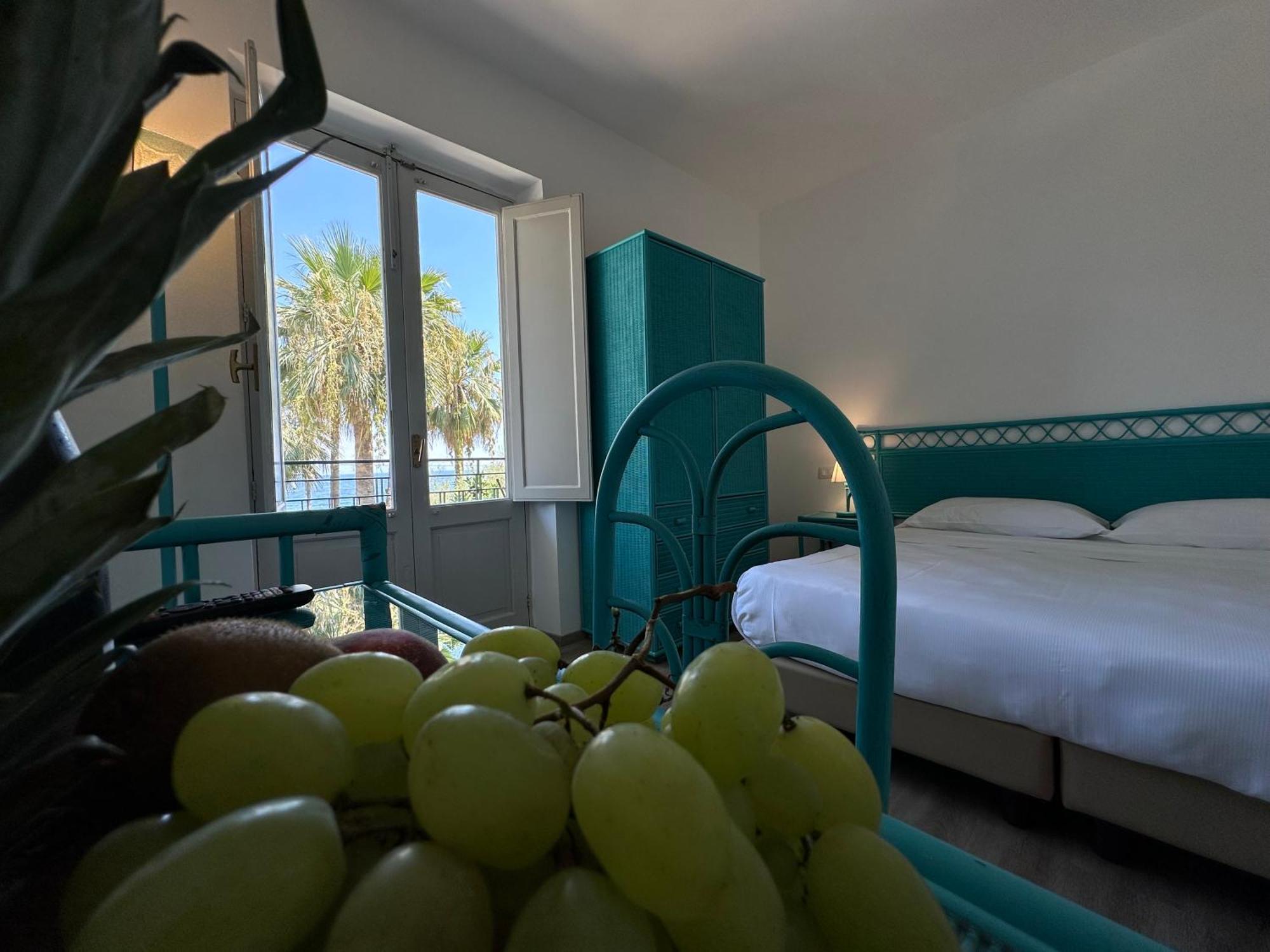 Hotel Baia Delle Sirene Таормина Экстерьер фото