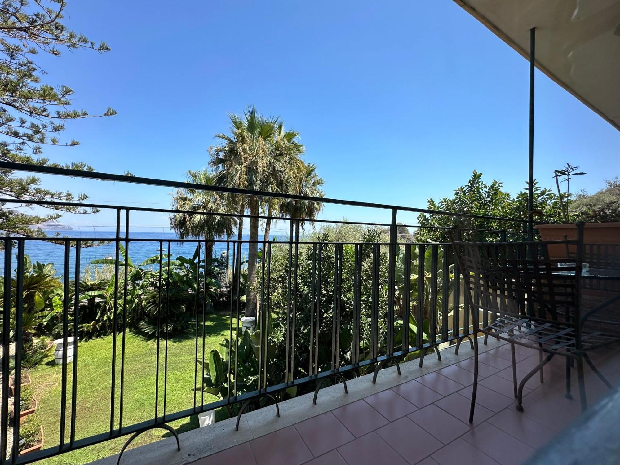 Hotel Baia Delle Sirene Таормина Экстерьер фото