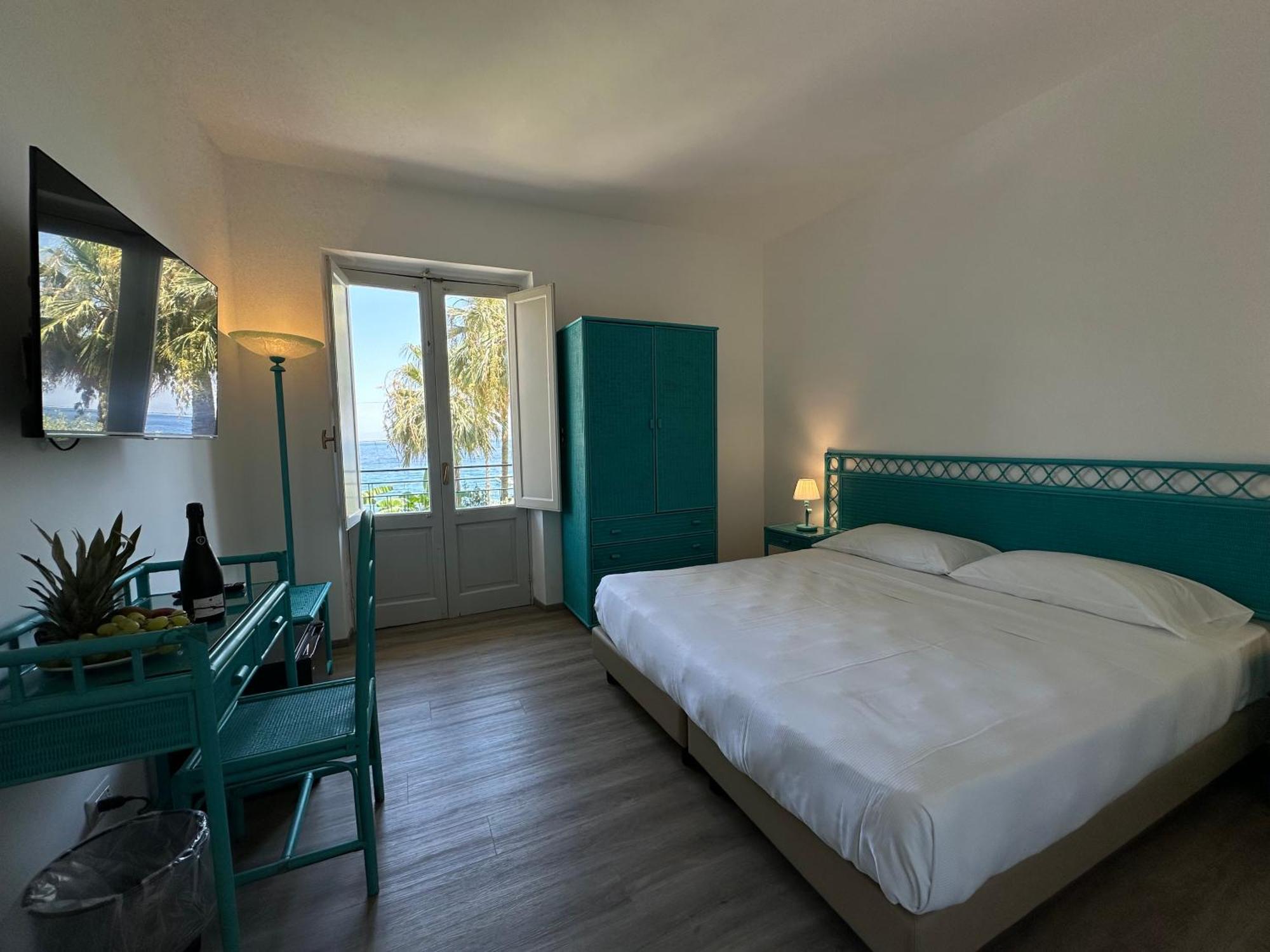 Hotel Baia Delle Sirene Таормина Экстерьер фото